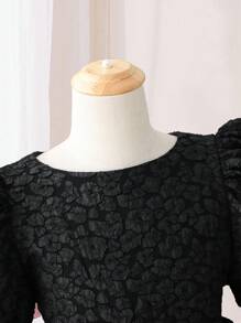 SHEIN 少女爵士織短袖連衣裙，圓領，V領後背，3D蝴蝶結裝飾 - 黑色 - 查看 5