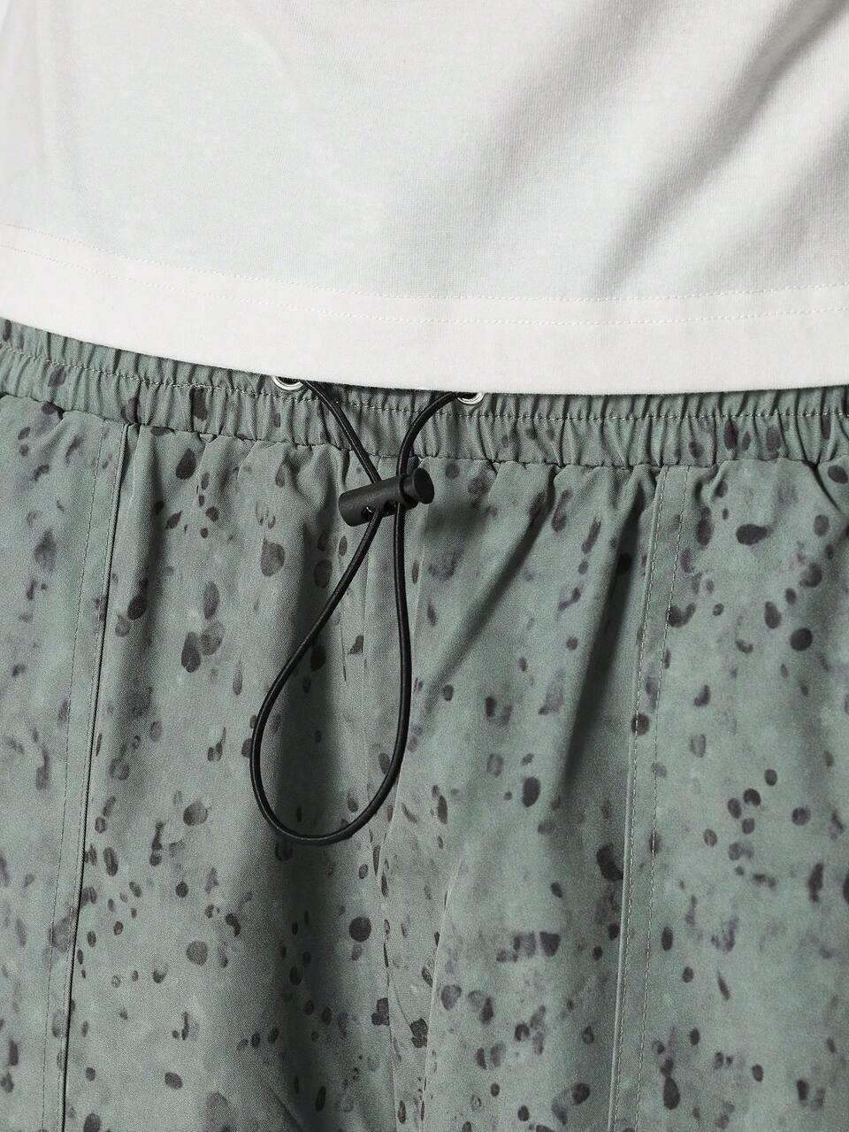 SUMWON Parachute-Hose mit weitem Schnitt und All-Over-Muster