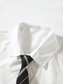 Set de 3 piezas: Blusa de manga corta blanca, vestido de peto vaquero con cremallera en la sombra, corbata a rayas diagonales; conjunto de moda esencial de regreso a la escuela con estilo callejero vintage dulce para adolescentes