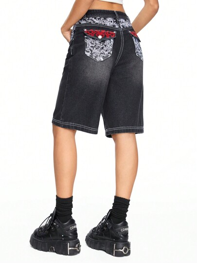 Grunge Punk Shorts in denim a vita alta con lavaggio vintage, ricami a vite e strass, di media lunghezza, adatti per la scuola