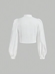 SHEIN MOD 大尺碼蕾絲修邊系帶前排扣襯衫，燈籠袖 - 白色 - 查看 2