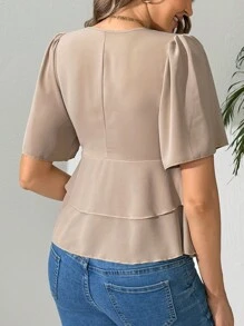 SHEIN 孕婦v領假扣短袖純色休閒襯衫 - 卡其色 - 查看 2