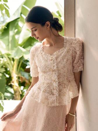 MOTF PREMIUM CONTRAST LACE FLORAL APPLIQUED TOP