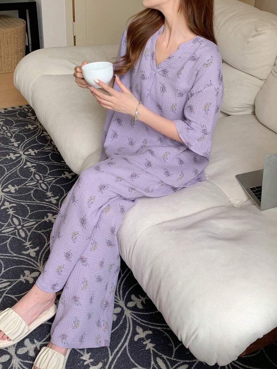 DAZY 花卉印花全袖蕾丝边 V 领上衣和裤子睡衣套装，休闲装 - 紫色 - 查看 1