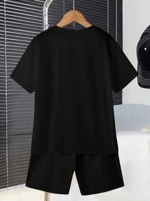 SHEIN 青少年男孩夏季休閒卡通人物印花短袖T恤和短褲套裝 - 黑色 - 查看 2