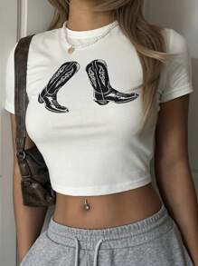 SHEIN EZwear Camiseta ajustada de manga corta y cuello redondo con estampado minimalista de botas de vaquero estilo occidental, adecuada para festivales de música de verano