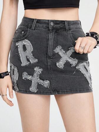 Grunge Punk Damen elastischer Denim Rock mit Kreuz-Stickerei und ausgefranstem Saum, Schule