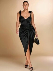 SHEIN BAE 大碼純色肩帶打結褶皺裙，休閒日常穿搭 - 黑色 - 查看 1