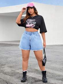 SHEIN EZwear Plus Size Women's Loose Fit Denim Shorts With Patch Pockets And Frayed Edges - Light Wash - View 4