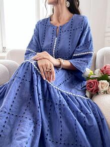 Al Najma Vestido modesto de manga larga para verano con dobladillo de volantes bordados de ojal
