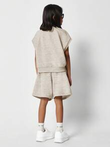 SUMWON Conjunto de 2 piezas con camiseta de manga corta y pantalón corto con estampado gráfico frontal para niñas preadolescentes
