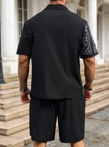 Manfinity Homme Conjunto de dos piezas para hombre de talla grande con camisa de manga corta y pantalones cortos con estampado de campesinos y parches para vacaciones/ocio