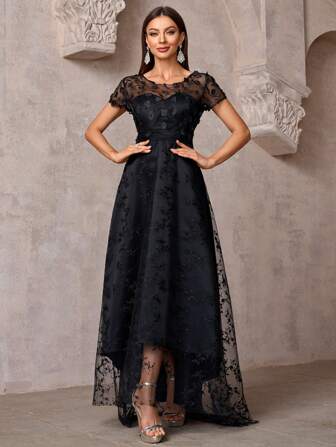 Svart rund hals broderad kortärmad maxi maxi A-linje formell aftonklänning (tungt utförande) Elegant balklänning för bröllopsgäst, för examen, festklänning