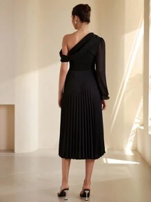 Femmeiva Vintage Sexy One Shoulder Ruffled Sleeve Solid Color Pleated Dress - Black - View 7