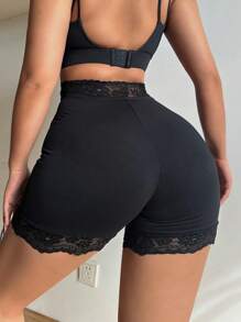 SHEIN Essnce Leggings curtas com controle de barriga e emenda de renda, cintura alta para mulheres Calças de moletom Leggings Calças cargo Moletom preto Looks para sair Leggings pretas Roupas de Halloween Looks de volta às aulas Exercícios Looks de outono preto Renda - Preto - Visão 7