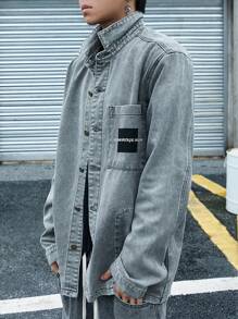 Manfinity EMRG Camisa vaquera de manga larga con botones, bolsillo con solapa y estampado gráfico de lema, para hombres, ideal para vacaciones y con amigos - Gris - Ver 6