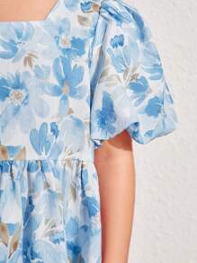 SHEIN Young Girl Woven Ditsy Floral Loose Fit Casual Vacation Dress With Round Neckline And Puff Sleeves