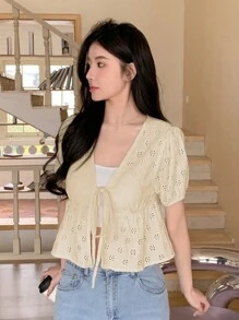 Dazy Designer 女式短袖烂花刺绣T恤，带肩带细节，夏季，褶边