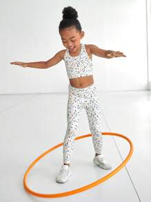 SHEIN 2 件套少女圆点印花运动套装，包括紧身背心和裤子