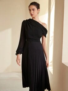 Femmeiva Vintage Sexy One Shoulder Ruffled Sleeve Solid Color Pleated Dress - Black - View 5