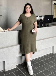 SHEIN LUNE 大尺碼女裝簡約純色短袖日常裙 - 綠色 - 查看 5