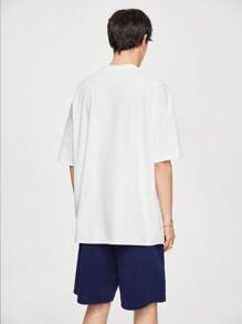 Manfinity Hypemode Conjunto de camiseta casual de verano para hombre con cuello redondo y mangas de hombro caído, impreso con eslogan y pantalones cortos con cordón en la cintura - Blanco y Negro - Ver 2