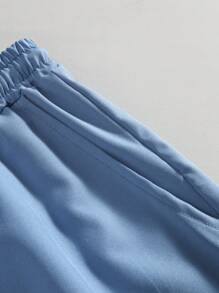 Manfinity RSRT Áo sơ mi nam tay ngắn in họa tiết cây Hawaii cài nút phía trước và quần short túi màu trơn trang phục thường ngày mùa hè, trang phục ấm áp - Màu xanh bụi bặm - Xem 8