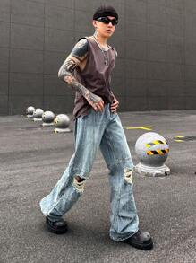 Manfinity Roghcode Y2K復古街頭風格男士中藍色洗水染污損寬腳寬鬆牛仔褲，帶沙漠風格