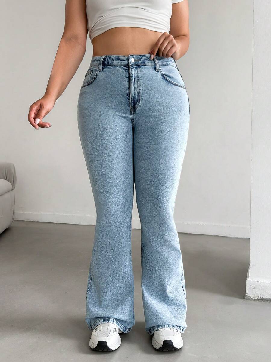 RueChic Hoch taillierte Schlaghose für Frauen mit großen Größen