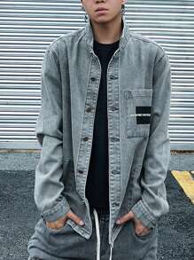 Manfinity EMRG Camisa vaquera de manga larga con botones, bolsillo con solapa y estampado gráfico de lema, para hombres, ideal para vacaciones y con amigos - Gris - Ver 3