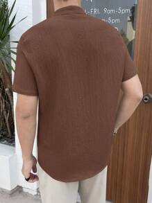 Manfinity VCAY Áo sơ mi ngắn tay dệt cổ đứng màu trơn mùa hè dành cho nam - màu nâu - Xem 2