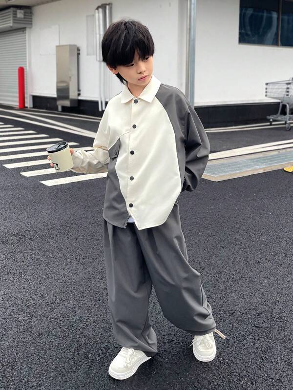 SHEIN Conjunto de dos piezas informal estilo coreano lindo para niño preadolescente. Camisa tipo cardigan con cuello vuelto de contraste de color y parches, y pantalones tejidos de unicolor.