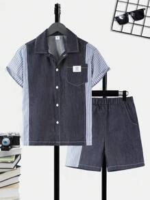 SHEIN 男童牛仔與條紋拼接鈕扣衫和編織胸口短袖短褲套裝，適用於休閒和居家穿著 - 藍色 - 查看 1