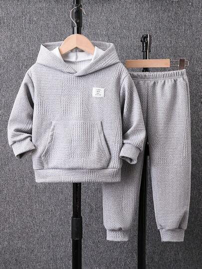 Young Boy Textured Knit Fleece Tracksuit, Suitable For 4-7 Years Old Boys To Wear During Outings, School And Sports In Autumn, Winter And Spring. The Tracksuit Is Made Of Textured Knit Fleece Material, Which Is Warm And Comfortable. The Hoodie Is Designed With A Hood, Enhancing The Fashion Sense And Warmth. It Is Suitable For Boys To Wear On Various Occasions, Not Only Fashionable But Also Practical, And Allowing Easy Movement. When Boys Wear This Tracksuit, Whether It's Outdoor Activities, Going To School, Or Exercising, They Can Show Off A Fashionable And Stylish Image. This Tracksuit Will Become A Fashionable And Warm Item In The Young Boy Wardrobes, Providing More Choices For Their Daily Wear!