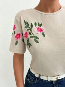 SHEIN Cottnline 帶花朵刺繡圓領T恤 - 米色 - 查看 4