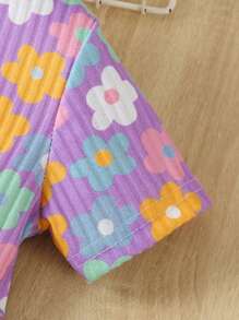 SHEIN Mùa hè của cô gái trẻ in hoa cổ tròn tay ngắn xù viền áo thun và quần short thường ngày 2 cái/bộ - Màu tím - Xem 5