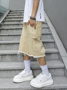 Manfinity Roghcode Herren Einfarbige Denim Shorts mit ausgefranstem Saum und Taschen für den Sommer Ausgehen, einfache Denim Jorts, weite Denim Shorts, als Geschenk für Ehemann, Freund