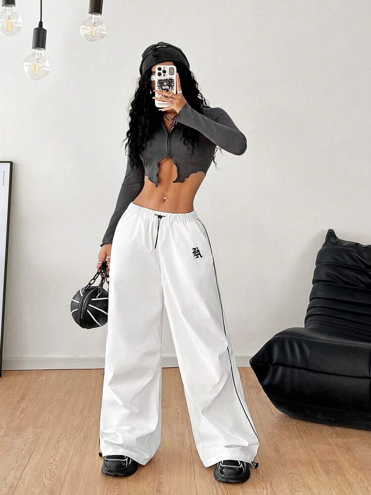 Coolane Calças de paraquedas bordadas com logotipo colorido, perfeitas para looks de primavera e verão - Branco - Visão 2