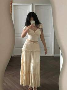Flirla Conjunto de 2 piezas de moda festiva de talla grande: Top con volante en el dobladillo y detalle de torsión en la parte delantera en unicolor con Falda larga abullonada y plisada.