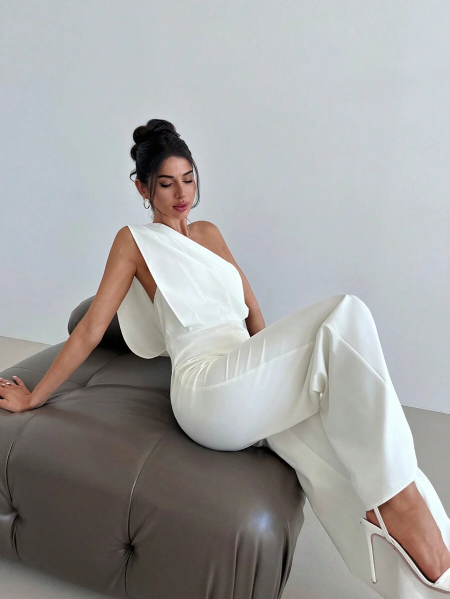 Firerie Macacão branco feminino, simples e elegante com um ombro só e pernas largas, ideal para férias - Branco - Visão 1