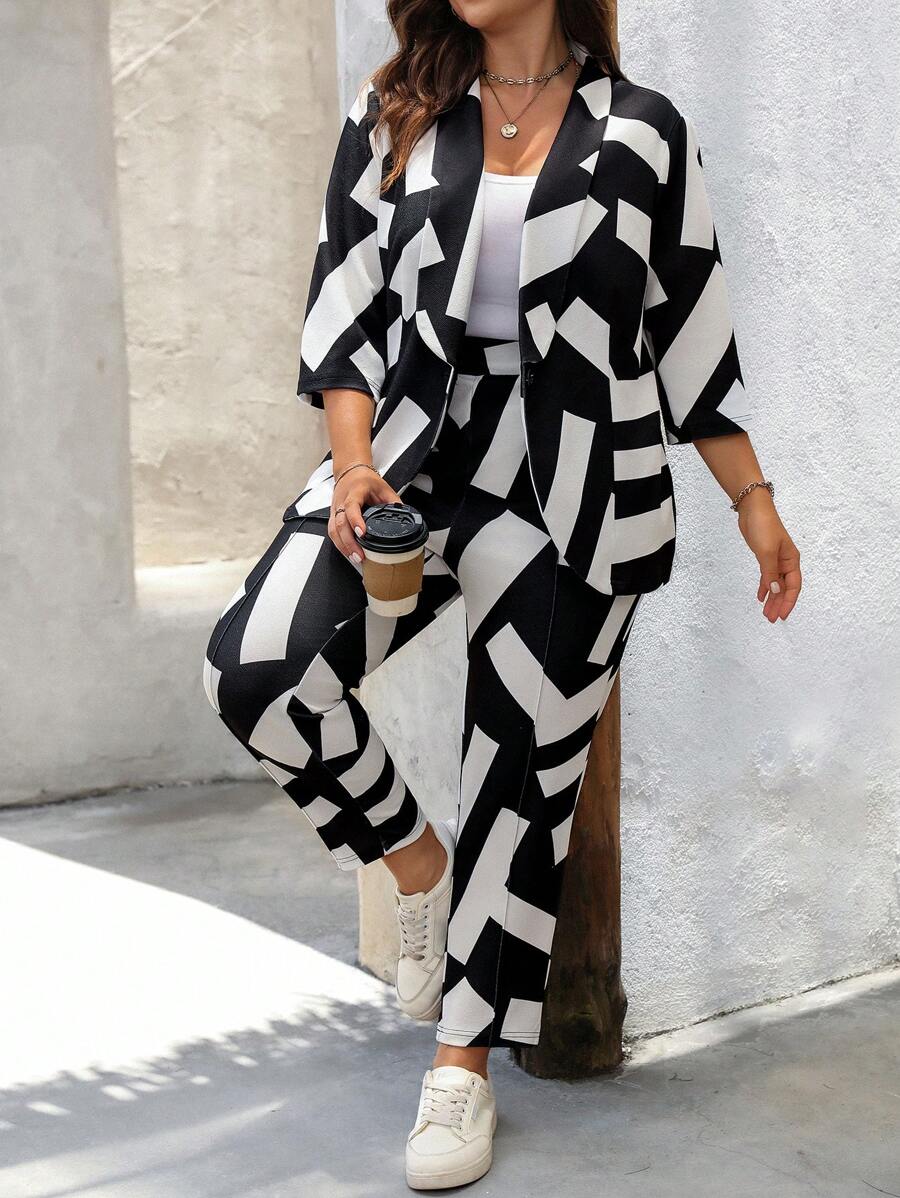 SHEIN LUNE Conjunto de Blazer e Calça Estampada de Estilo Casual Feminino, Plus Size, Estampa Aleatória, Estilo Simples - Preto e Branco - Visão 1