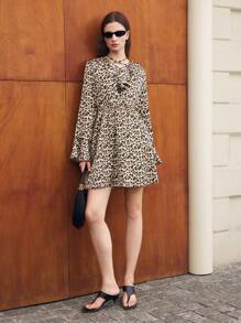 BizChic Đầm công sở in họa tiết da báo dài tay có cổ xếp nếp lưng thun cho nữ công sở - Nhiều màu - Xem 1