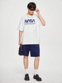 Manfinity Hypemode Conjunto de camiseta casual de verano para hombre con cuello redondo y mangas de hombro caído, impreso con eslogan y pantalones cortos con cordón en la cintura - Blanco y Negro - Ver 4