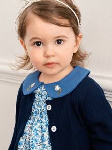 Souflis Souflis 2 件装女婴优雅百搭花卉连衣裙和针织开衫套装 - 藍色 - 查看 4
