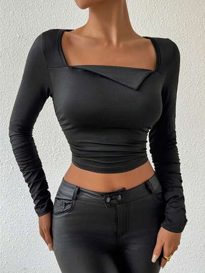 SHEIN X  Ignacia Antonia Chiquease Top corto ajustado de mujer en color negro con pliegues y sentido de diseño