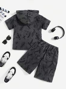 SHEIN 青少年男孩 2 件套牛仔效果休闲破洞超大连帽短袖 T 恤和阔腿短裤套装，适合夏季服装 - 黑色 - 查看 2