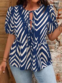 Flirla Plus Size Sawtooth Pattern Printed Lace-Up Neck Ruffle Hem Short Sleeve Shirt - Navy Blue - View 4