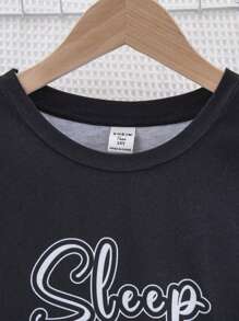 SHEIN 少女夏季簡約字母印花短袖T恤，腰部3D蝴蝶結裝飾條紋短褲，阻燃家庭睡衣2件套裝。親子裝（分為2套單獨出售） - 黑與白 - 查看 6