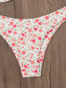 SHEIN Swim Conjunto de Maiô Bikini floral Ditsy para mulher com top push-up torcido e parte inferior, aleatoriamente estampado para o verão na praia - Multicolorido - Visão 4