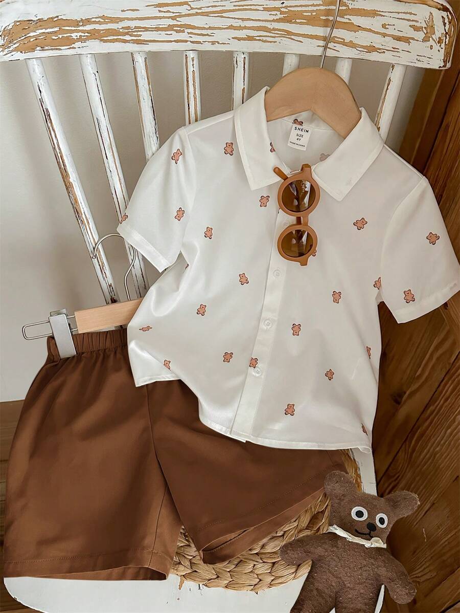 SHEIN LMoss Kids LMoss 2 件装年轻男童卡通熊图案 Polo 领短袖开衫上衣和纯色短裤适合旅行、上学、春夏季节
